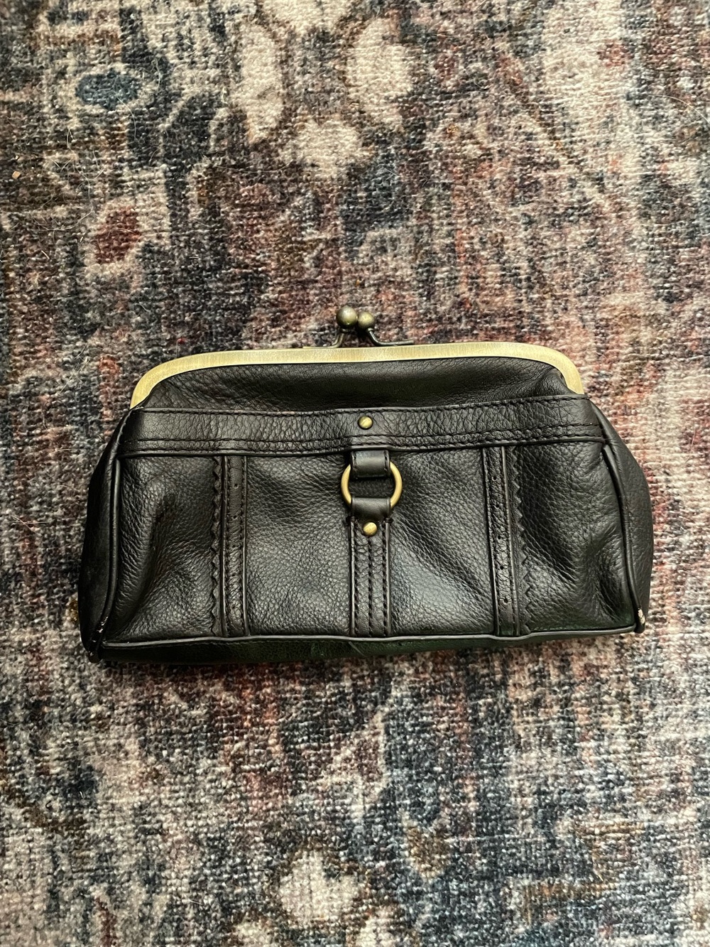 Banana republic leather kiss lock wallet
